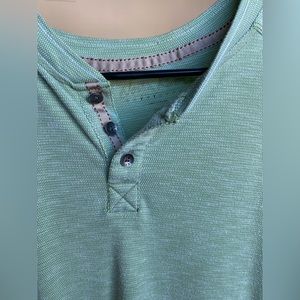 Men’s light green shirt sleeve Henley